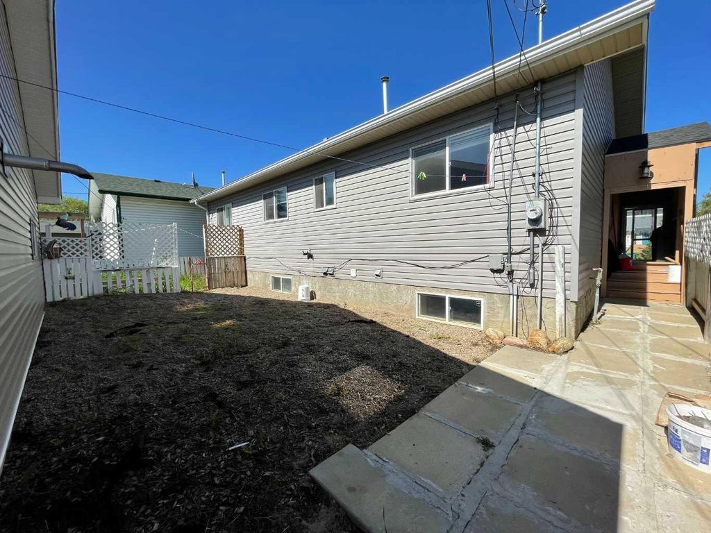 Photo of 10409 106 Street, High Level, AB T0H 1Z0 (MLS # A2316432)