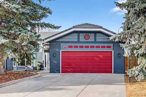 80 Oakmount Way SW Calgary AB T2V 4Y1