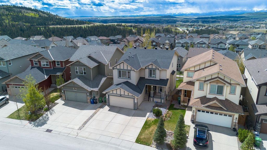Photo of 115 Sunset Way, Cochrane, AB T4C 0E9 (MLS # A2311739)