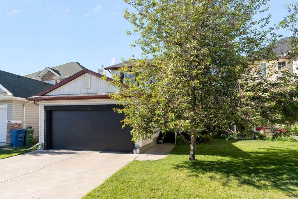 Photo of 1316 Bayside Avenue SW, Airdrie, AB T4B 2X5 (MLS # A2336229)