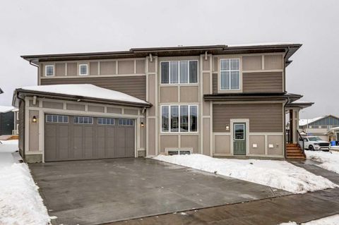 9 Magnolia Path SE Calgary AB T3M 3T4