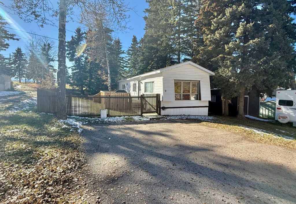 Photo of 9-726 Carmichael Lane, Hinton, AB T7V 1T1 (MLS # A2347194)