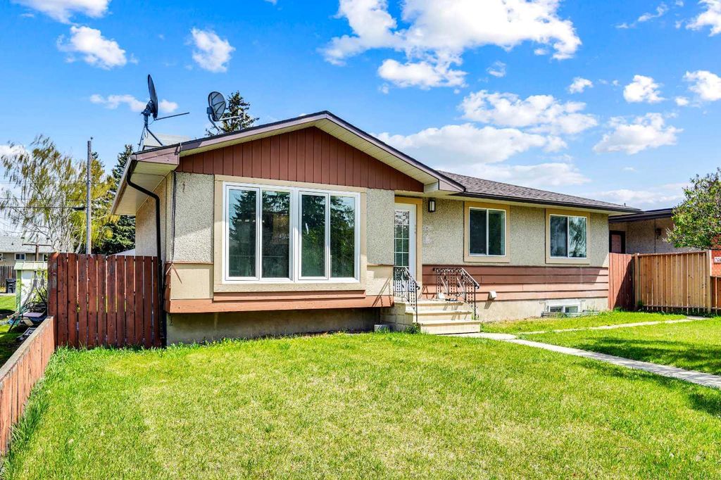 Photo of 2608 42 Street SE, Calgary, AB T2B 1G7 (MLS # A2312270)