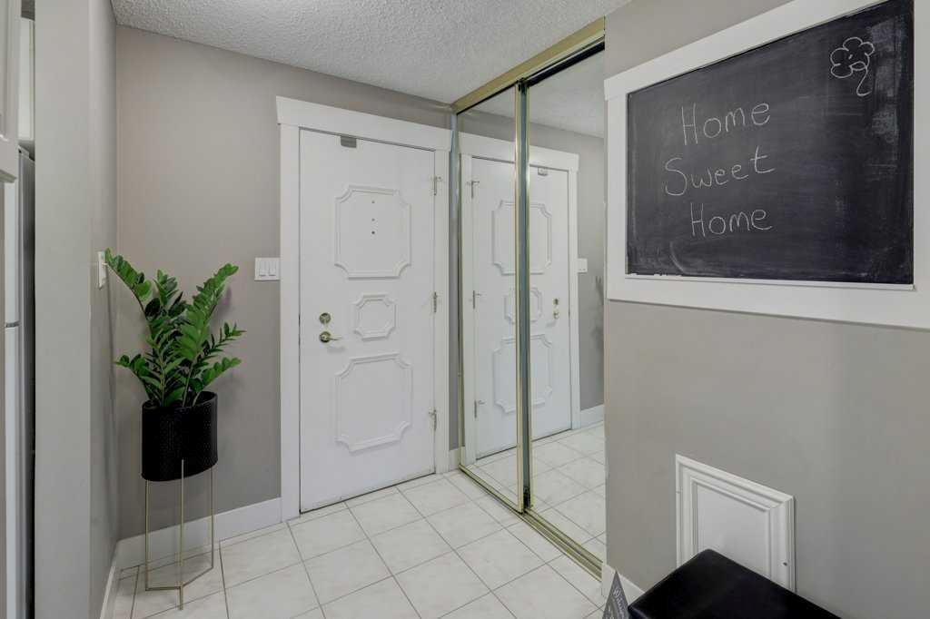 201 Braeglen Close SW 1405