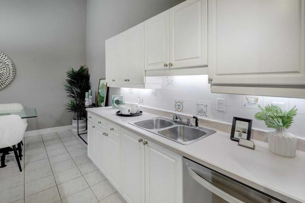 201 Braeglen Close SW 1405