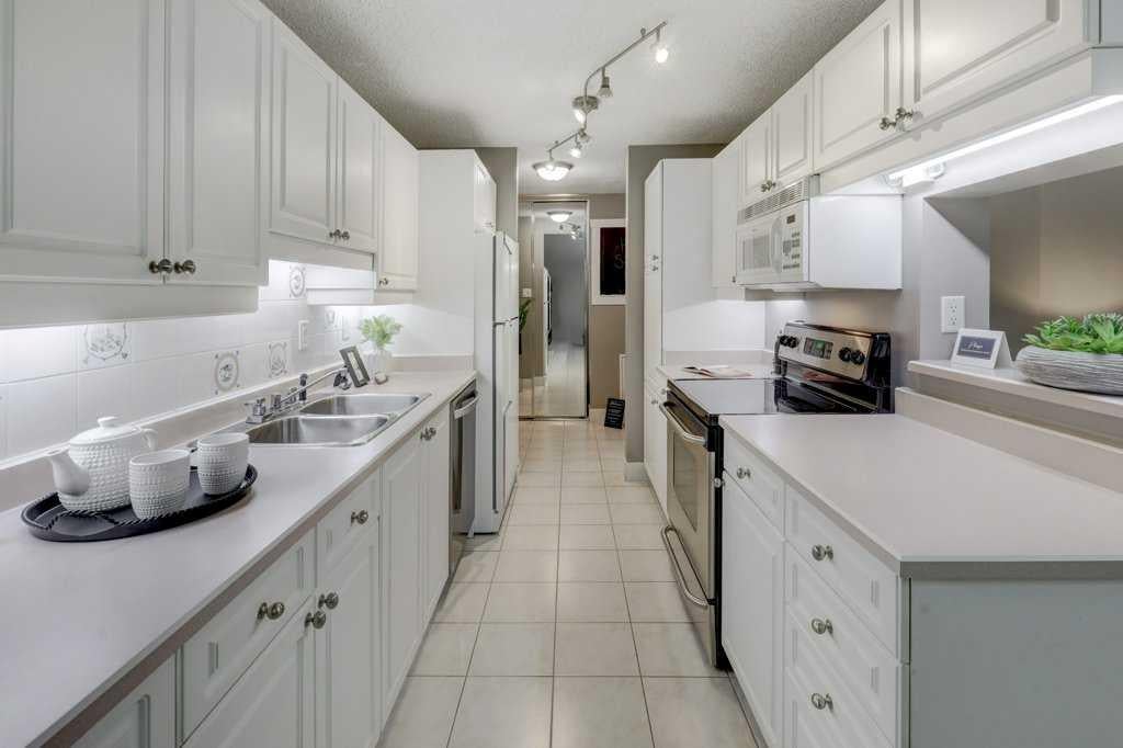 201 Braeglen Close SW 1405