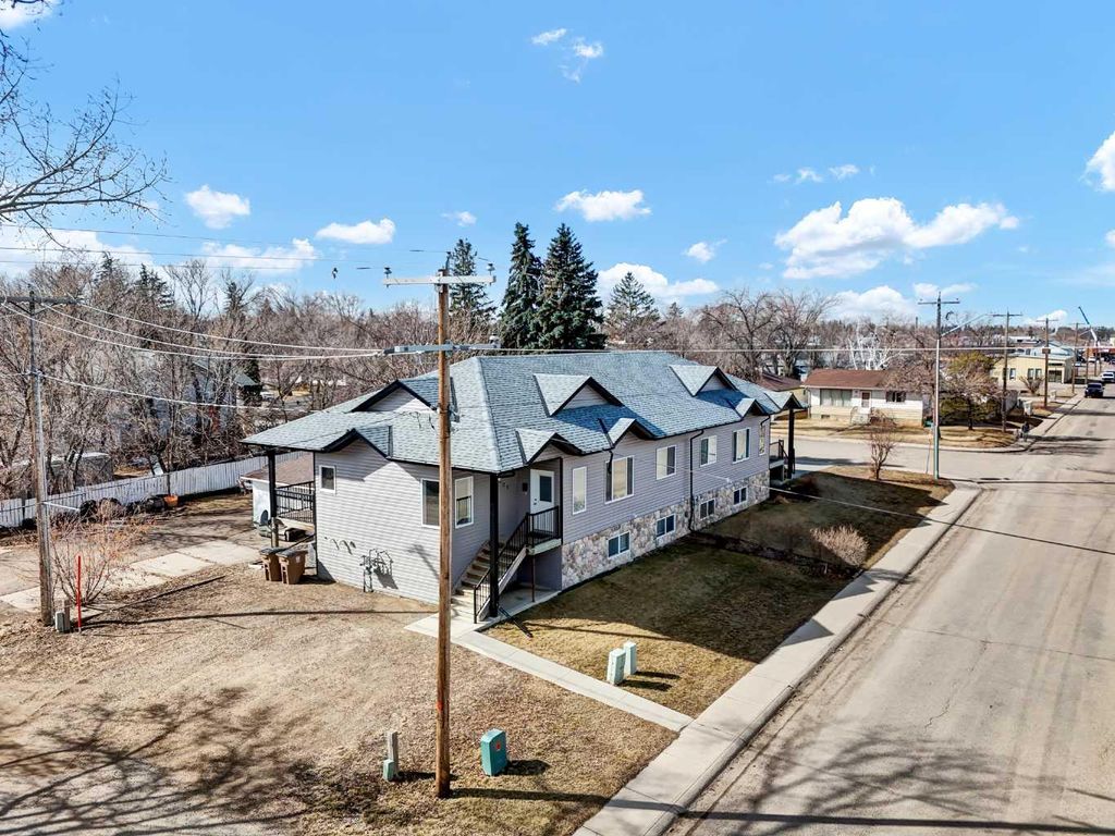 Photo of 105 Garrow Avenue E, Brooks, AB T1R 1J4 (MLS # A2295503)