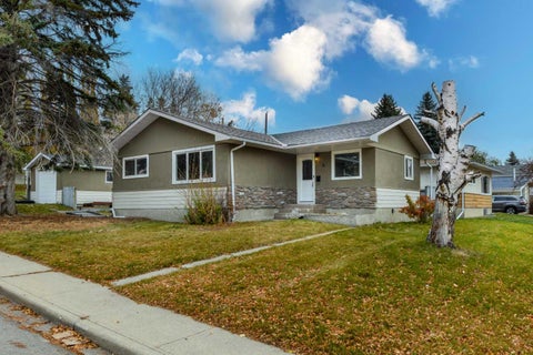 Photo of 4 Cheyenne Crescent NW, Calgary, AB T2L 0Z2 (MLS # A2354914)