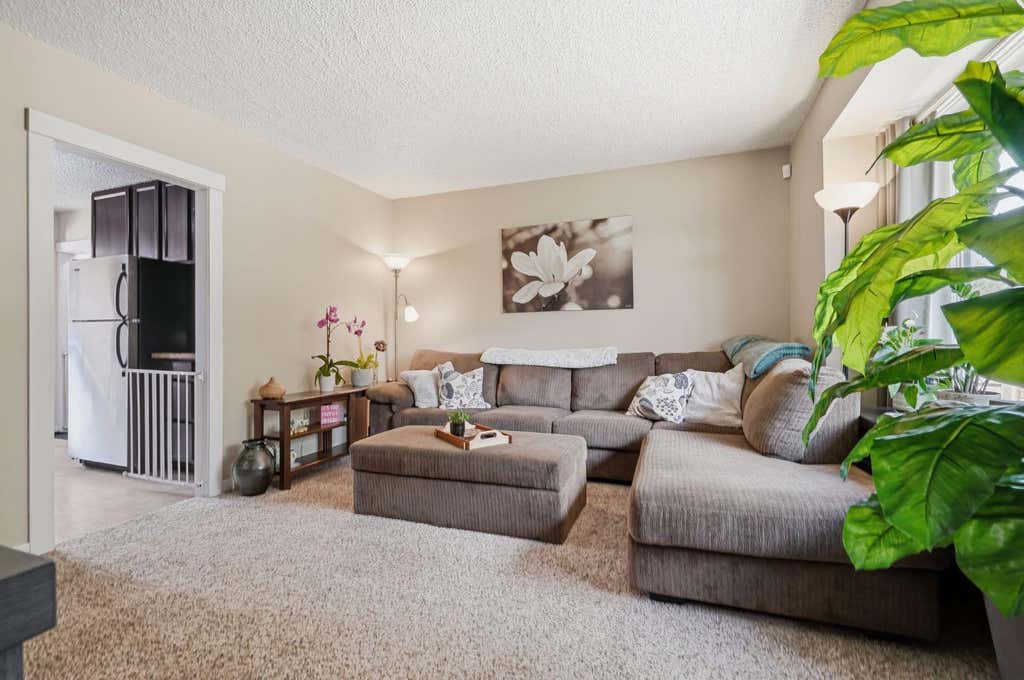 Photo of 1037 Regal Crescent NE, Calgary, AB T2E 5G9 (MLS # A2335361)