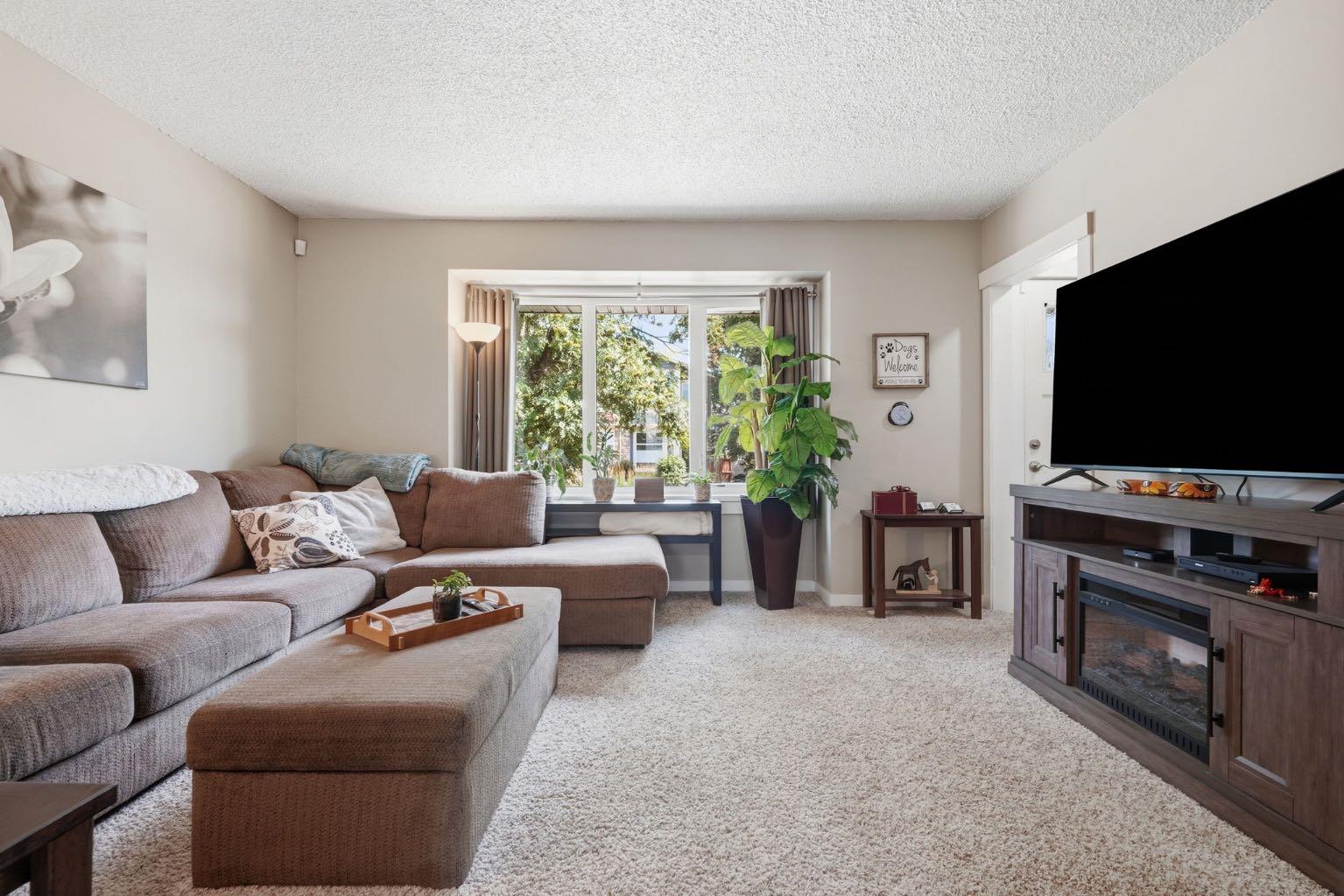 1037 Regal Crescent NE