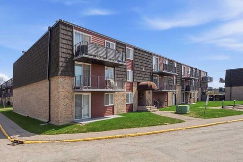 Photo of 80 Galbraith Drive SW #8C, Calgary, AB T3E 4Z6 (MLS # A2310446)