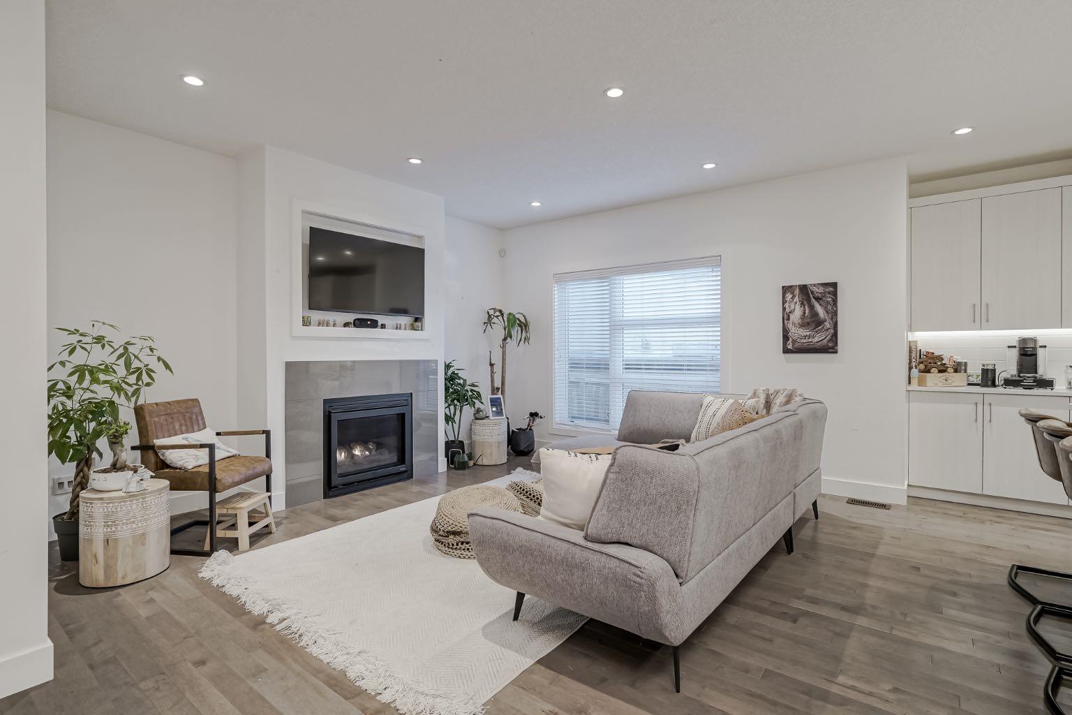 2115 34 Avenue SW 100