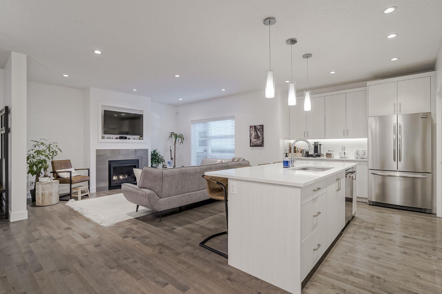2115 34 Avenue SW 100