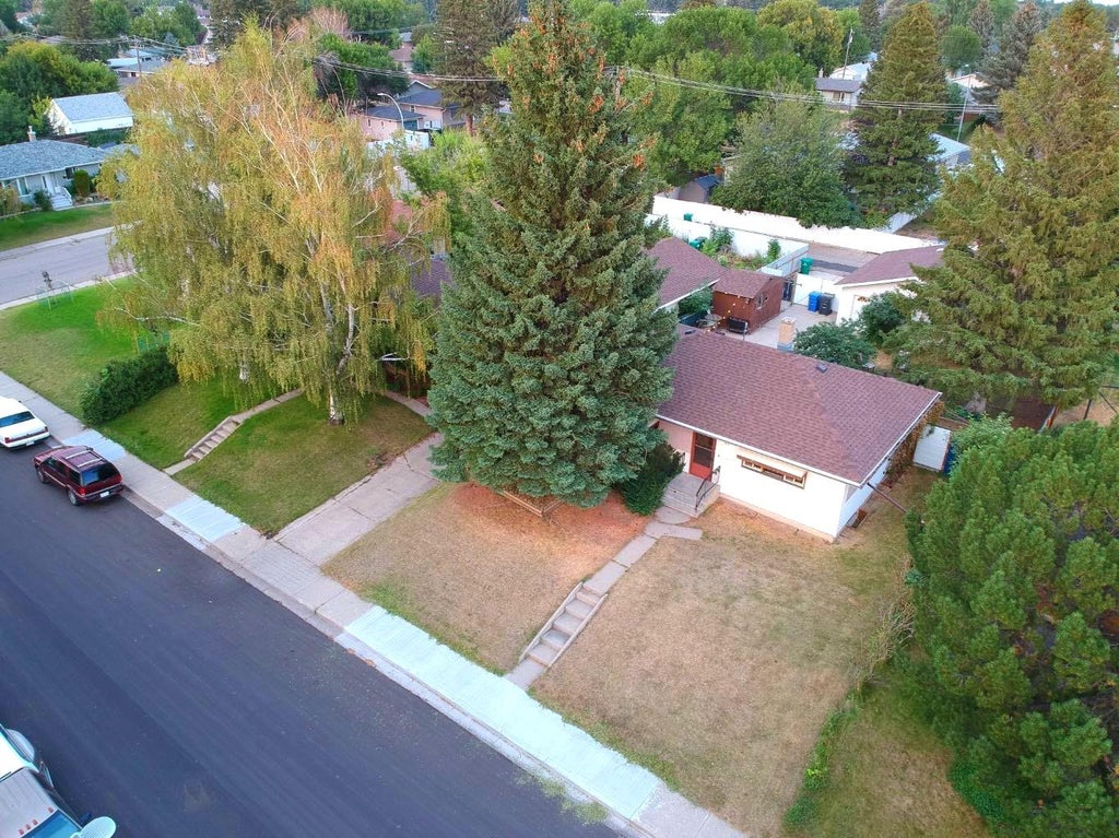 Photo of 1009 18 Street N, Lethbridge, AB T1H 3H4 (MLS # A2338699)