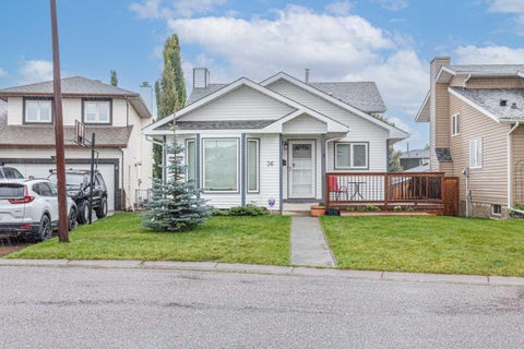 Photo of 36 Sandpiper Way NW, Calgary, AB T3K 3C6 (MLS # A2344672)