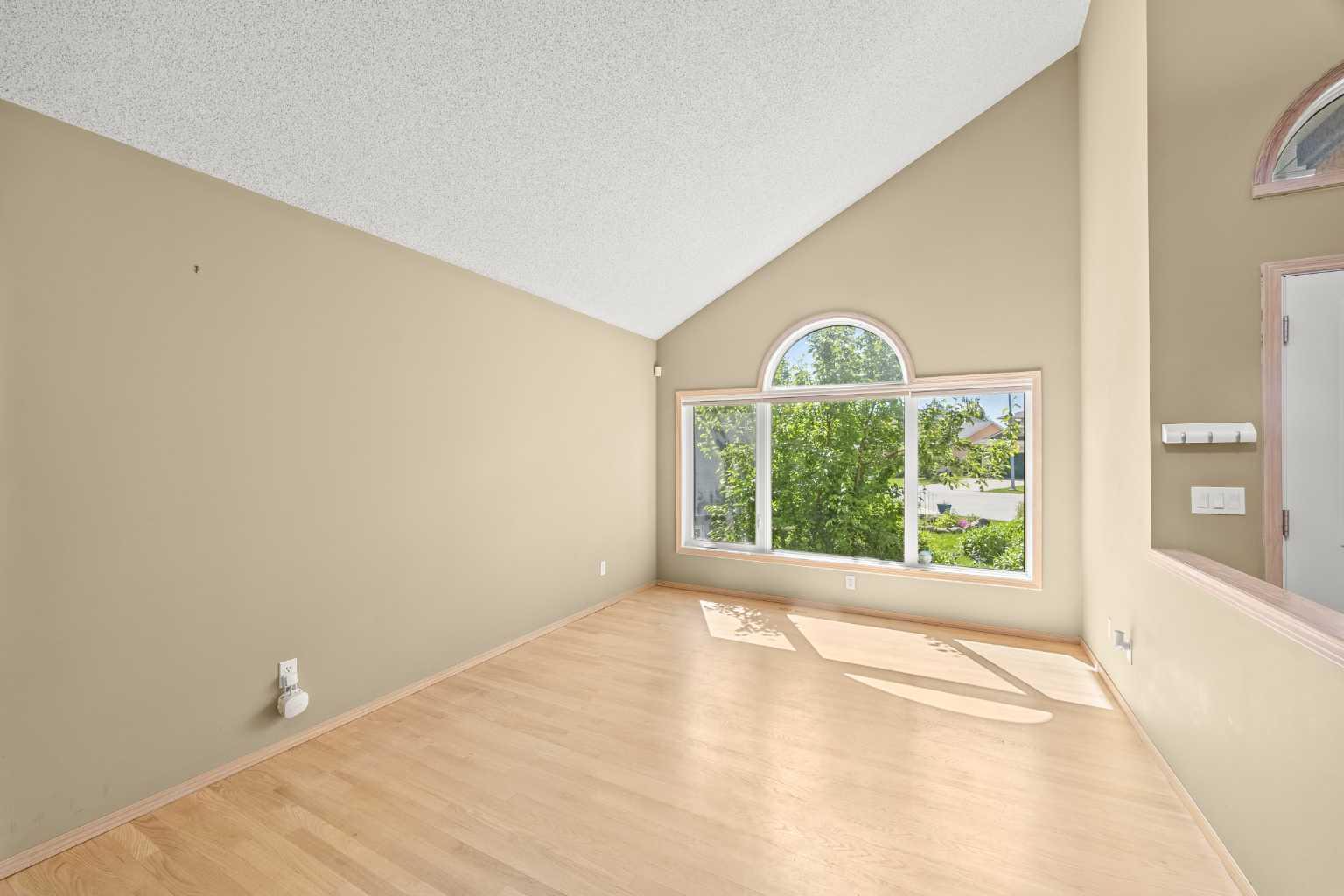 46 Sandalwood Heights NW