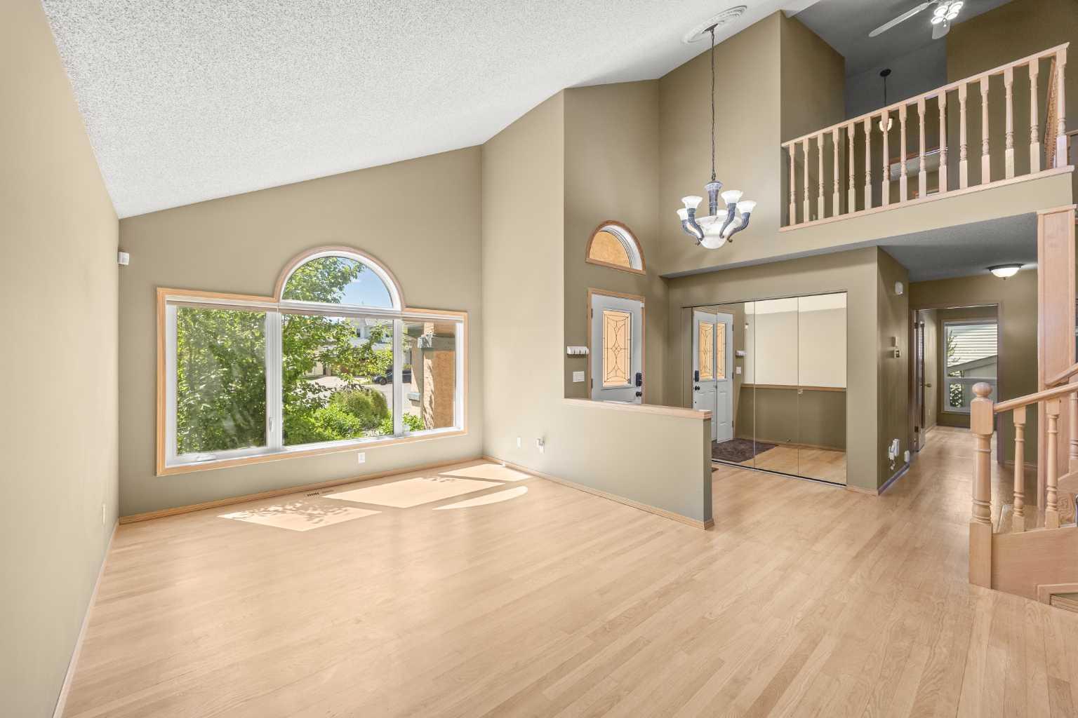 46 Sandalwood Heights NW