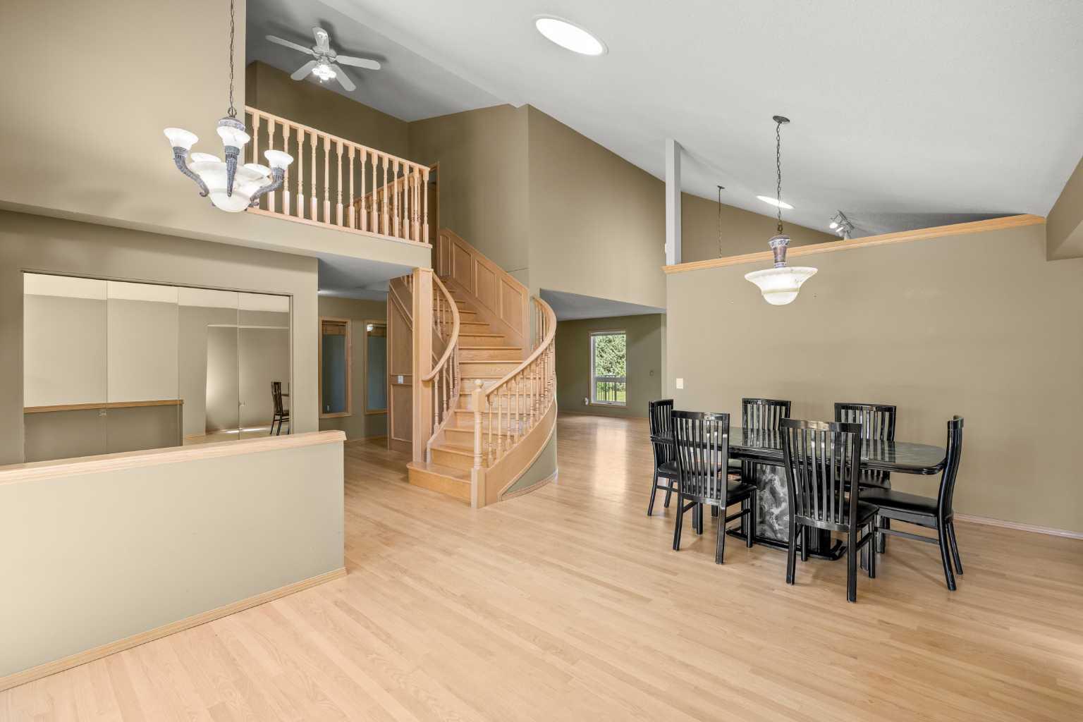 46 Sandalwood Heights NW