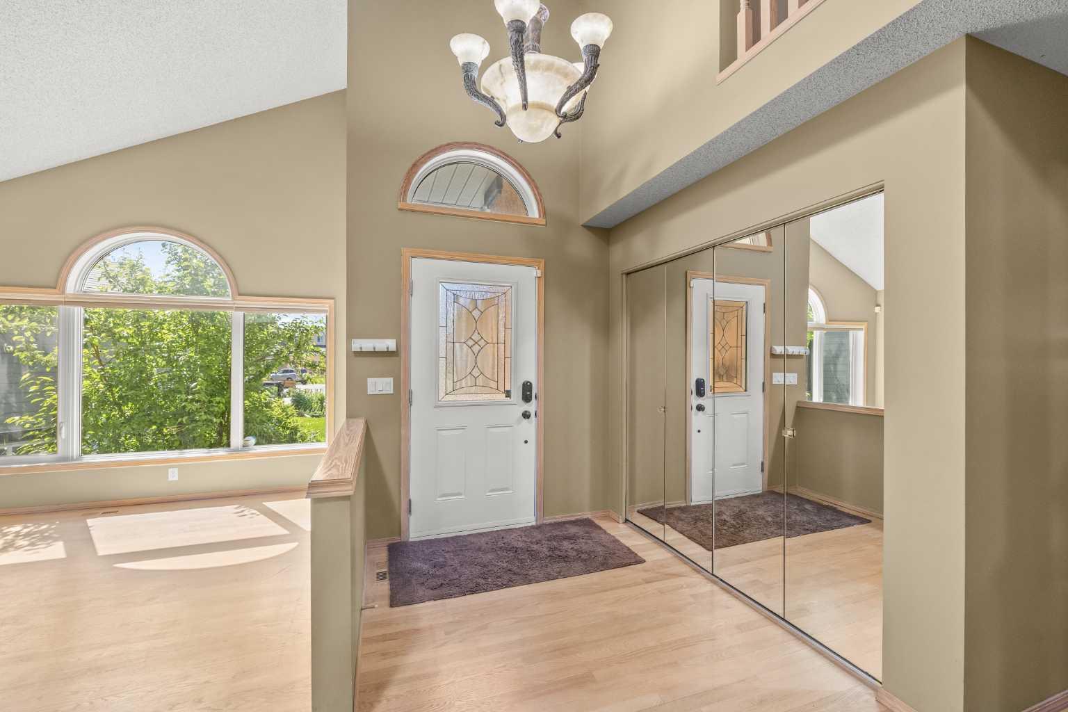 46 Sandalwood Heights NW
