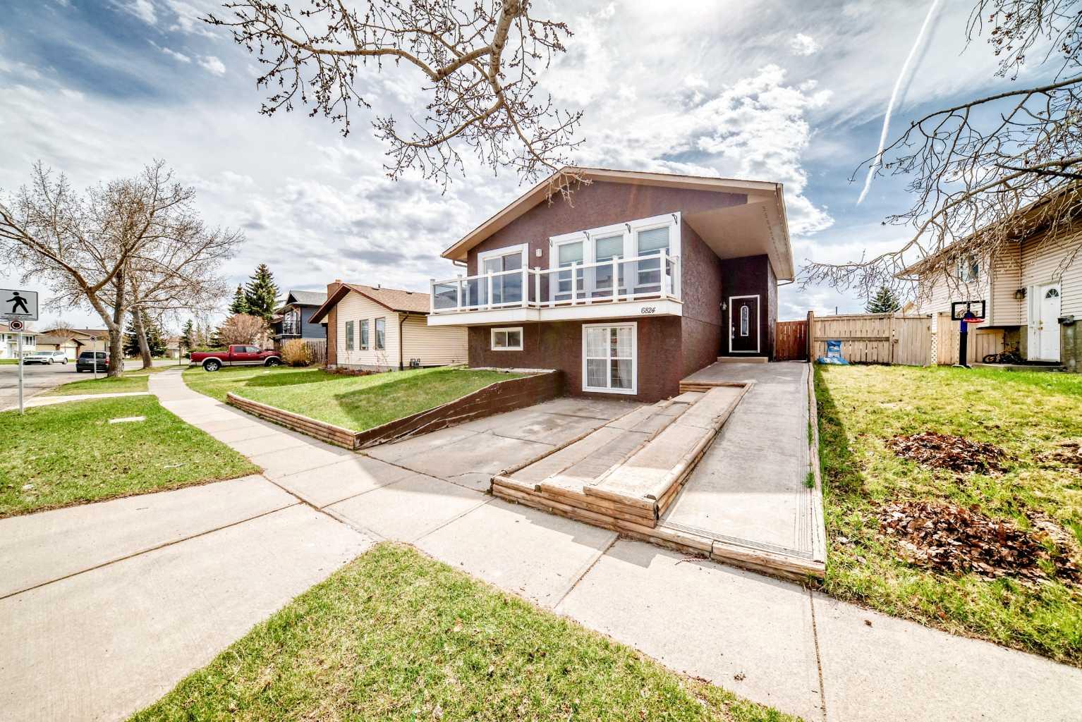 6824 Temple Drive NE