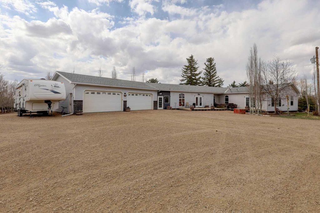 Photo of 200075 Twp Rd 302, Rural Starland County, AB T0J 0Y0 (MLS # A2308741)