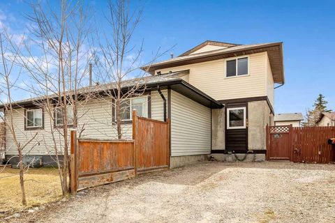 Photo of 194 Abergale Close NE, Calgary, AB T2A 6J1 (MLS # A2306624)