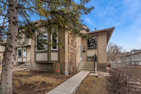Photo of 115 Deerfield Drive SE, Calgary, AB T2J 6T9 (MLS # A2295370)
