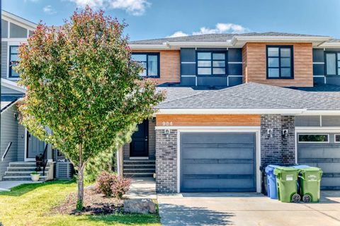 Photo of 984 Seton Circle SE, Calgary, AB T3M 2V2 (MLS # A2318032)