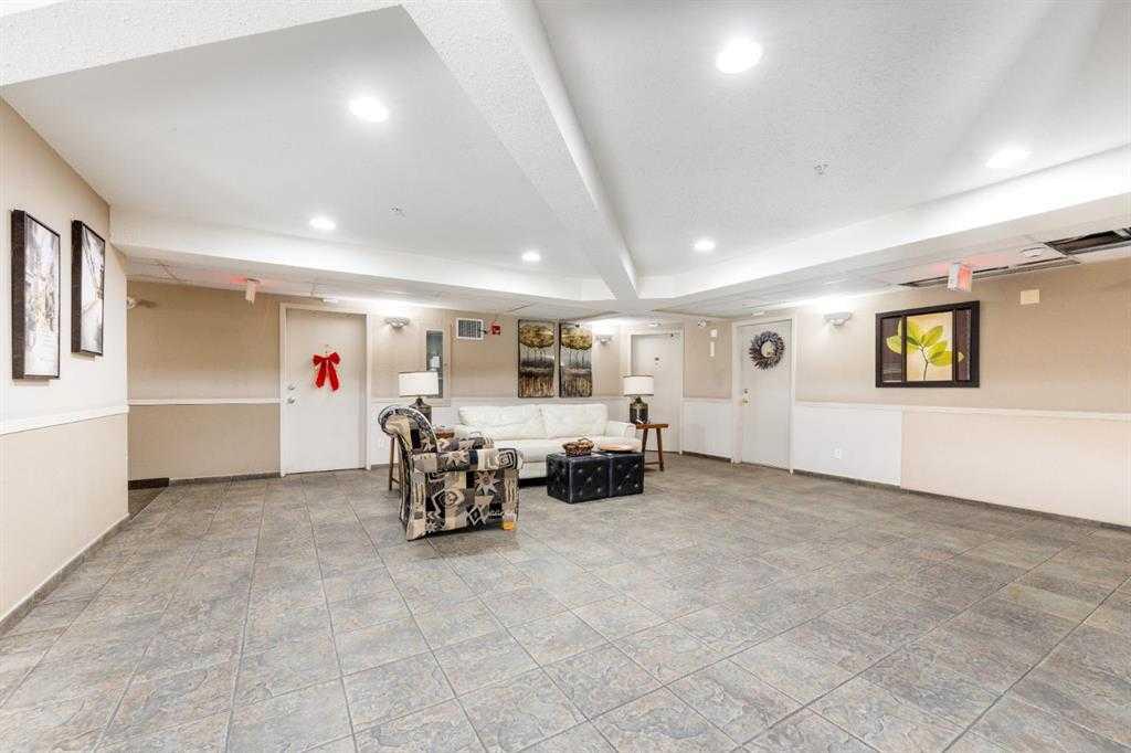 12 Cimarron Common 1406