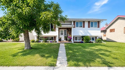 Photo of 308 4th Ave Ave W, Hanna, AB T0J 1P0 (MLS # A2334610)