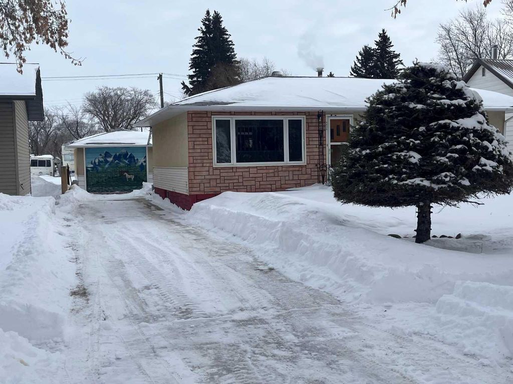 Photo of 5015 53 st, Mannville, AB T0B 2W0 (MLS # A2288550)