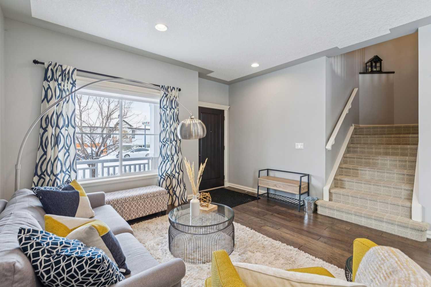 104 Strathridge Place SW