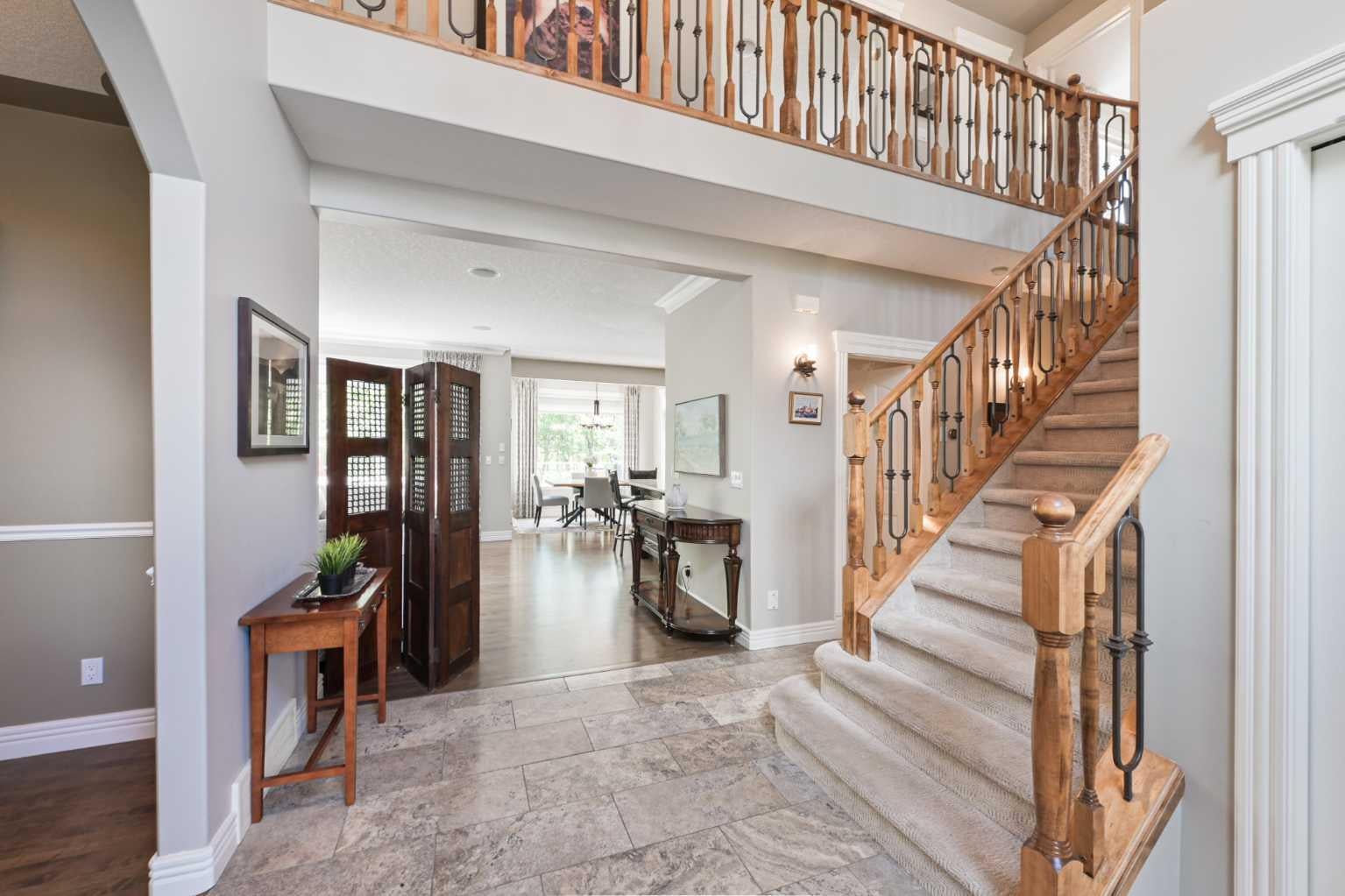 136 Strathlea Place SW