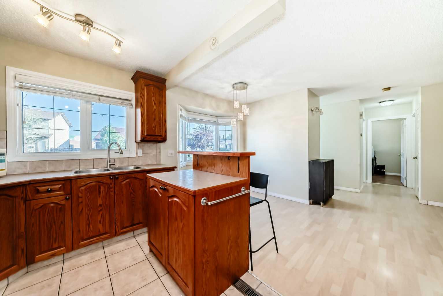 31 Castleglen Crescent NE