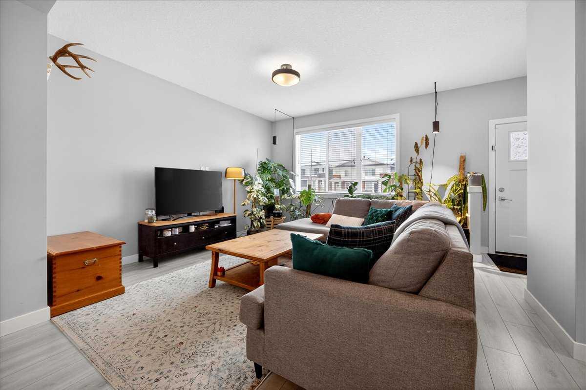 170 Creekside Drive SW