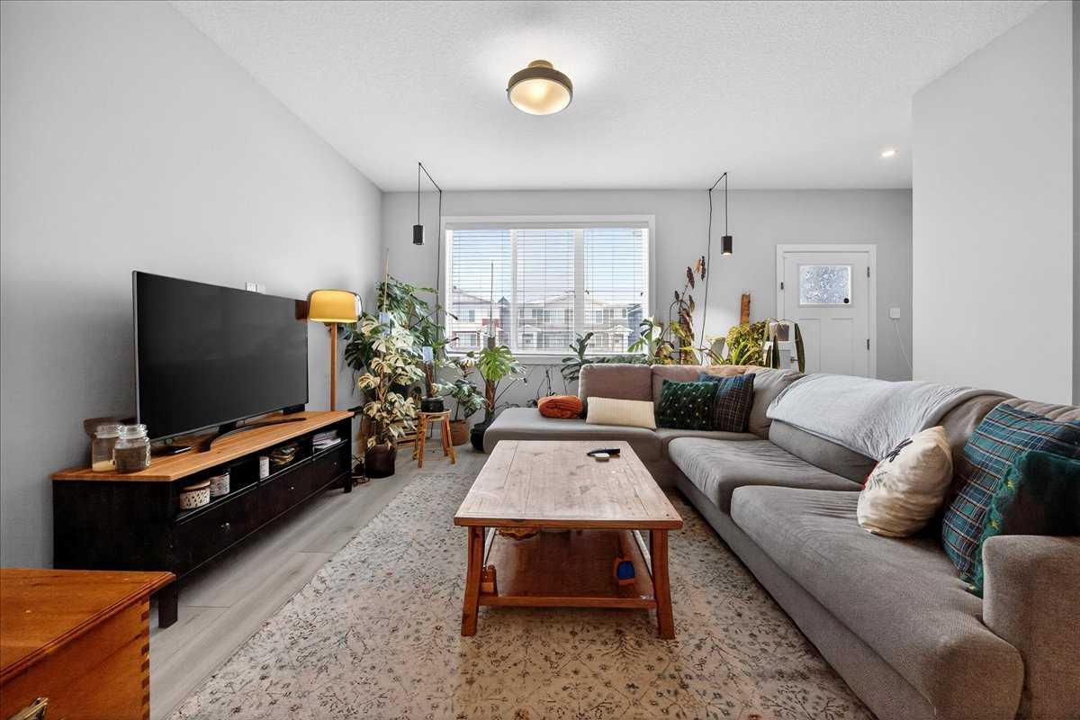 170 Creekside Drive SW