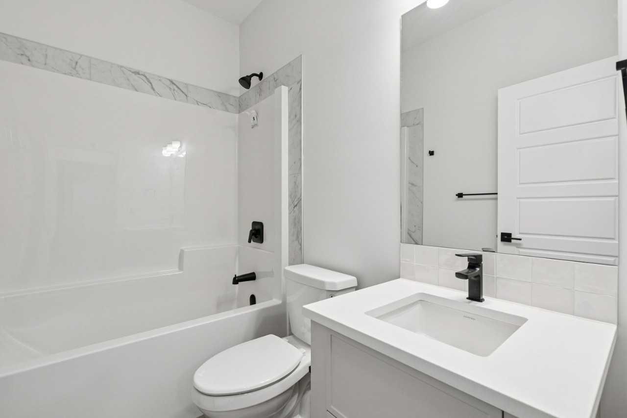 378 Hotchkiss Manor SE