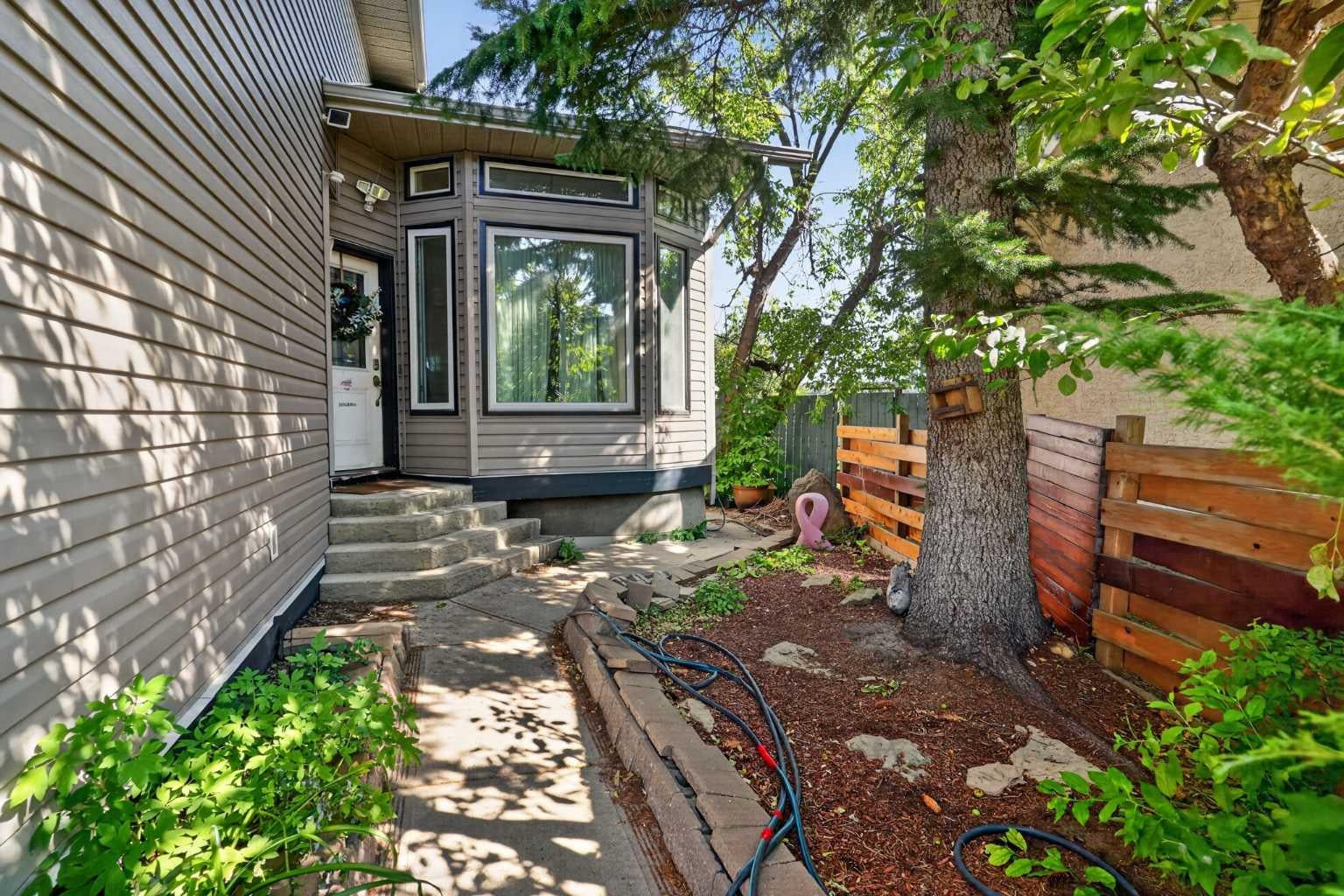 627 Macewan Valley Road NW