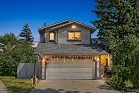 Photo of 627 Macewan Valley Road NW, Calgary, AB T3K 3T3 (MLS # A2336653)