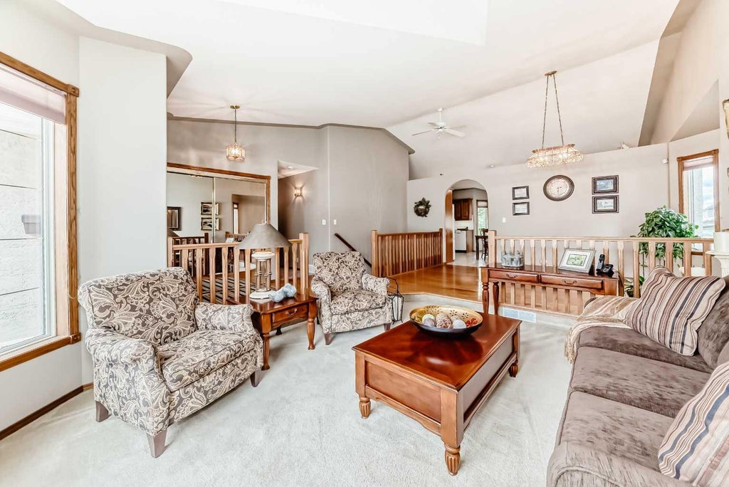 Photo of 15 East Close, Red Deer, AB T4R 2K2 (MLS # A2320930)