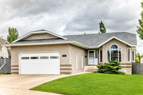Photo of 15 East Close, Red Deer, AB T4R 2K2 (MLS # A2320930)