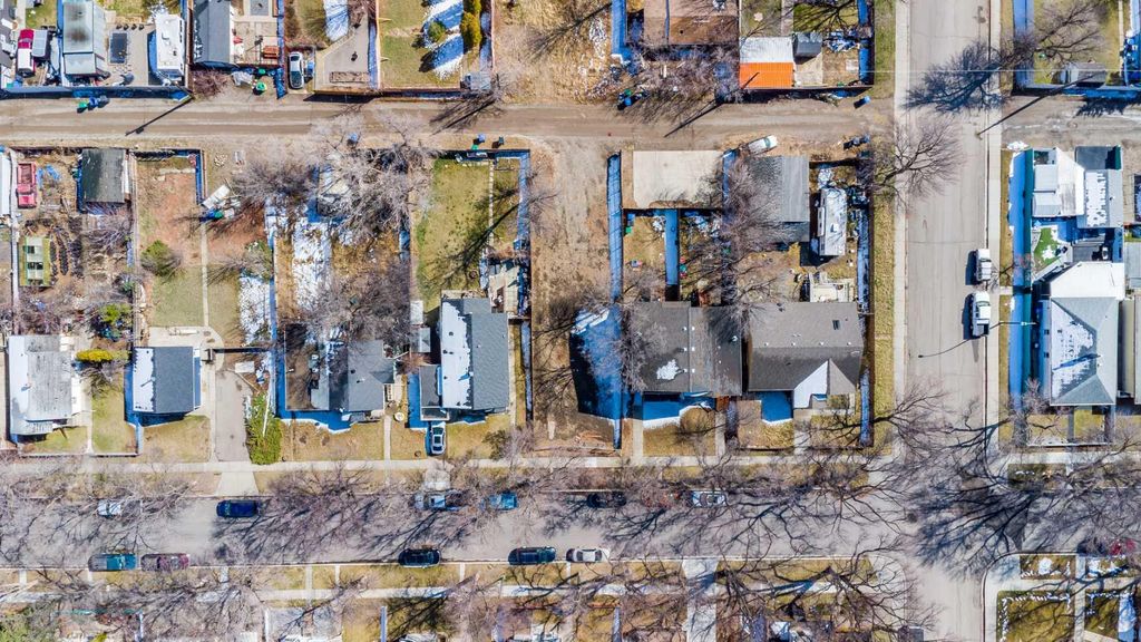 Photo of 809 12 B Street North, Lethbridge, AB T1H 2M1 (MLS # A2300782)