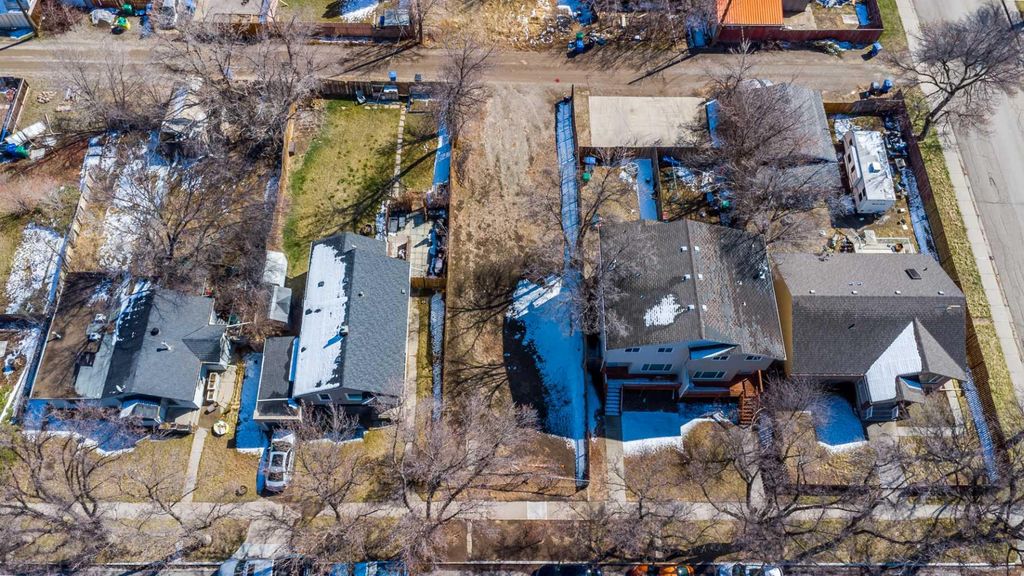 Photo of 809 12 B Street North, Lethbridge, AB T1H 2M1 (MLS # A2300782)