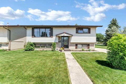 Photo of 288 Ross Glen Drive SE, Medicine Hat, AB T1B 3A5 (MLS # A2326392)