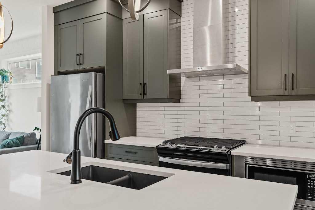 168 Rowmont Boulevard NW