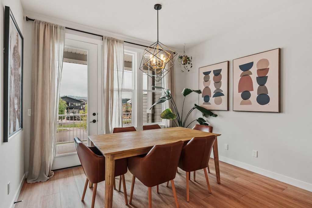 168 Rowmont Boulevard NW