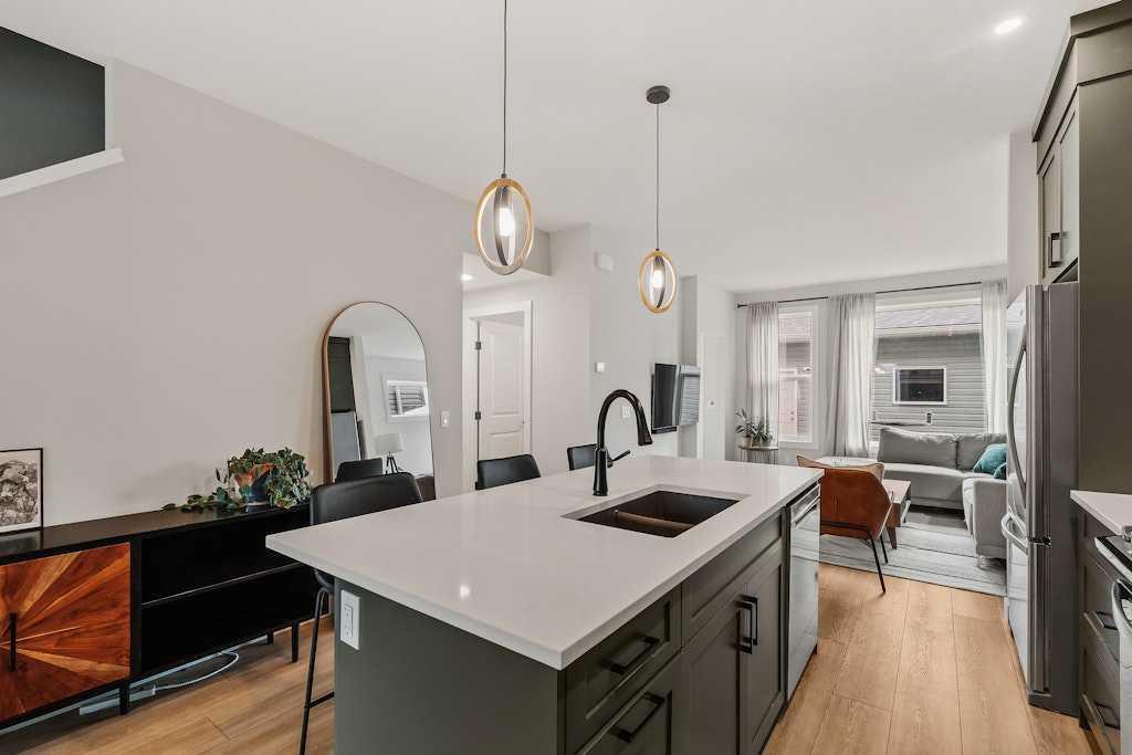 168 Rowmont Boulevard NW