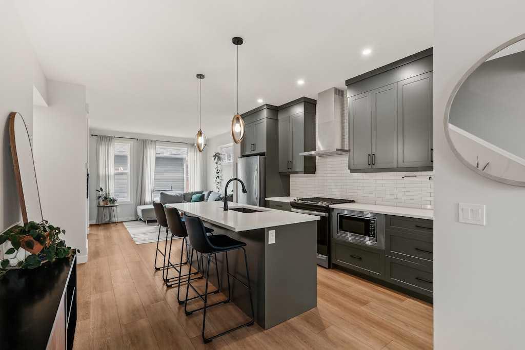 168 Rowmont Boulevard NW