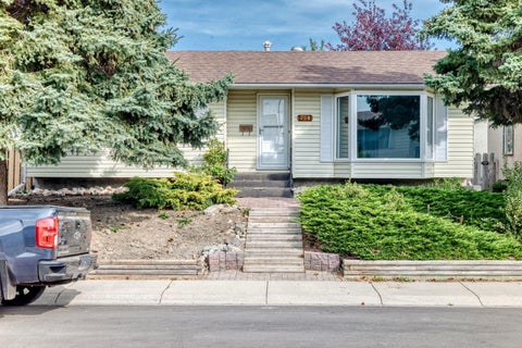 Photo of 208 Penbrooke Way SE, Calgary, AB T2A 3S8 (MLS # A2341540)