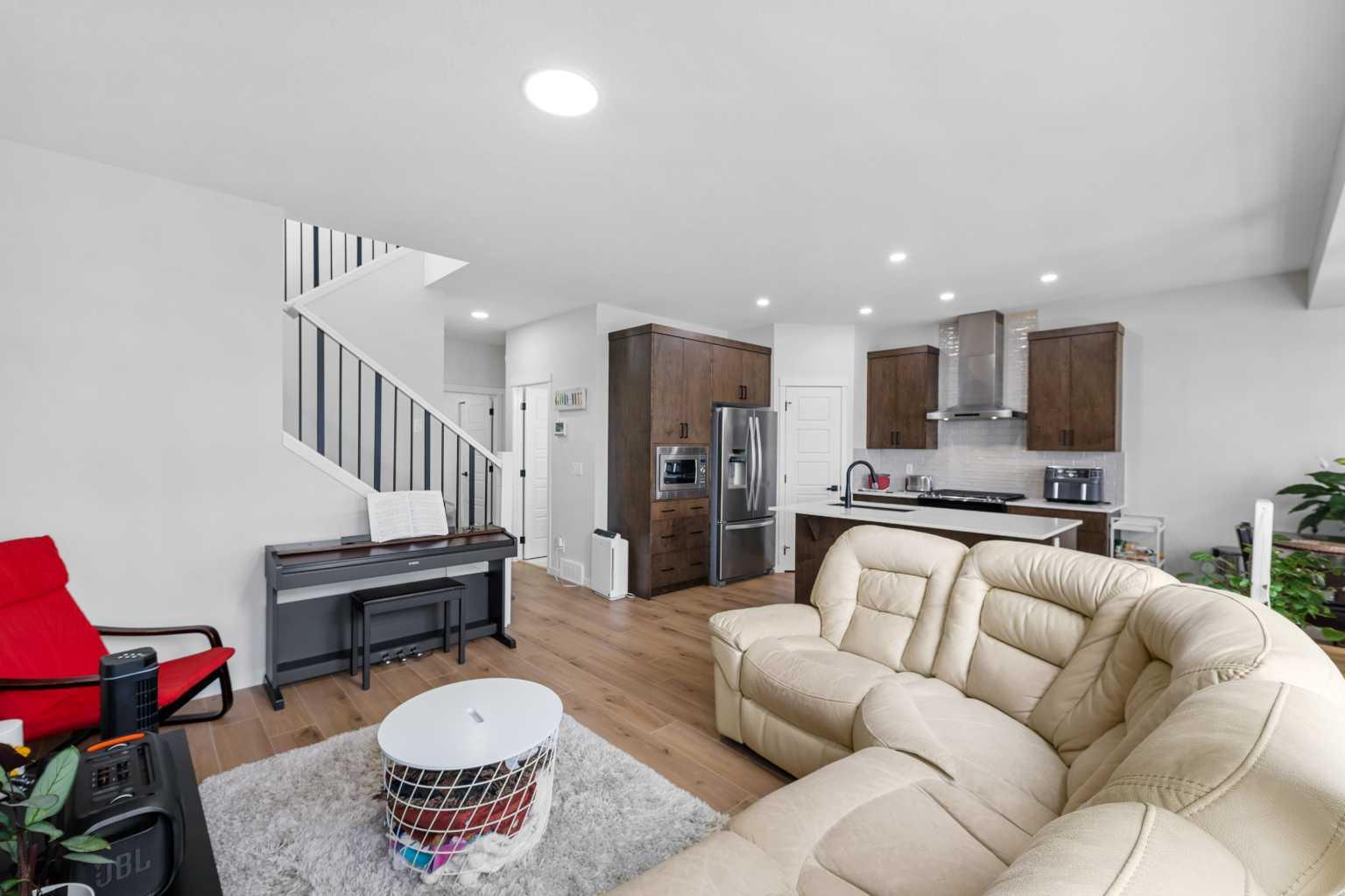 8 Corner Glen Row NE